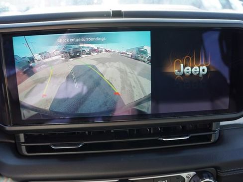 Certified 2025 Jeep Wrangler Unlimited Sahara w/ Safety Group image 36