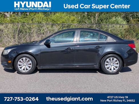 Used 2011 Chevrolet Cruze LS w/ Connectivity Package FWD image 2
