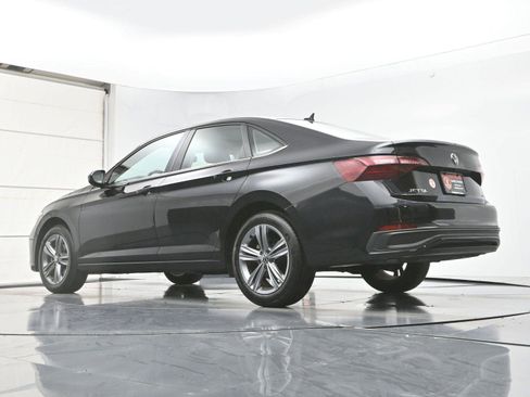 Used 2023 Volkswagen Jetta SE w/ Panoramic Sunroof Package image 29