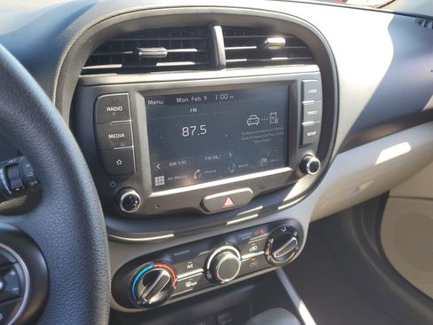 Used 2025 Kia Soul LX w/ LX Technology Package image 24