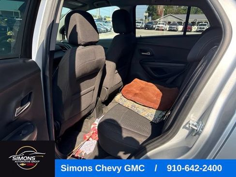Used 2022 Chevrolet Trax LS w/ Tint and Cruise Package FWD image 10