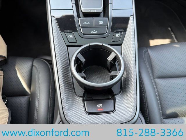 Used 2024 Porsche 911 Carrera RWD image 15