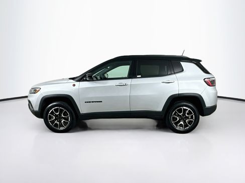 Used 2025 Jeep Compass Trailhawk AWD/4WD image 4