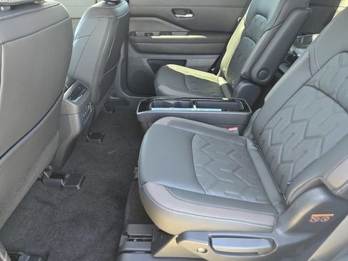 New 2026 Nissan Pathfinder Platinum AWD/4WD image 9