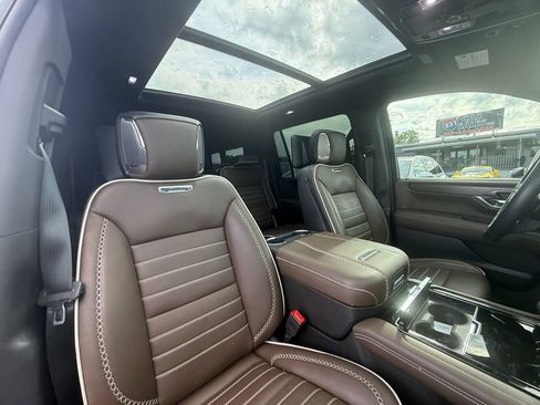 Used 2025 GMC Yukon XL Denali Ultimate w/ LPO, Floor Liner Package AWD/4WD image 26