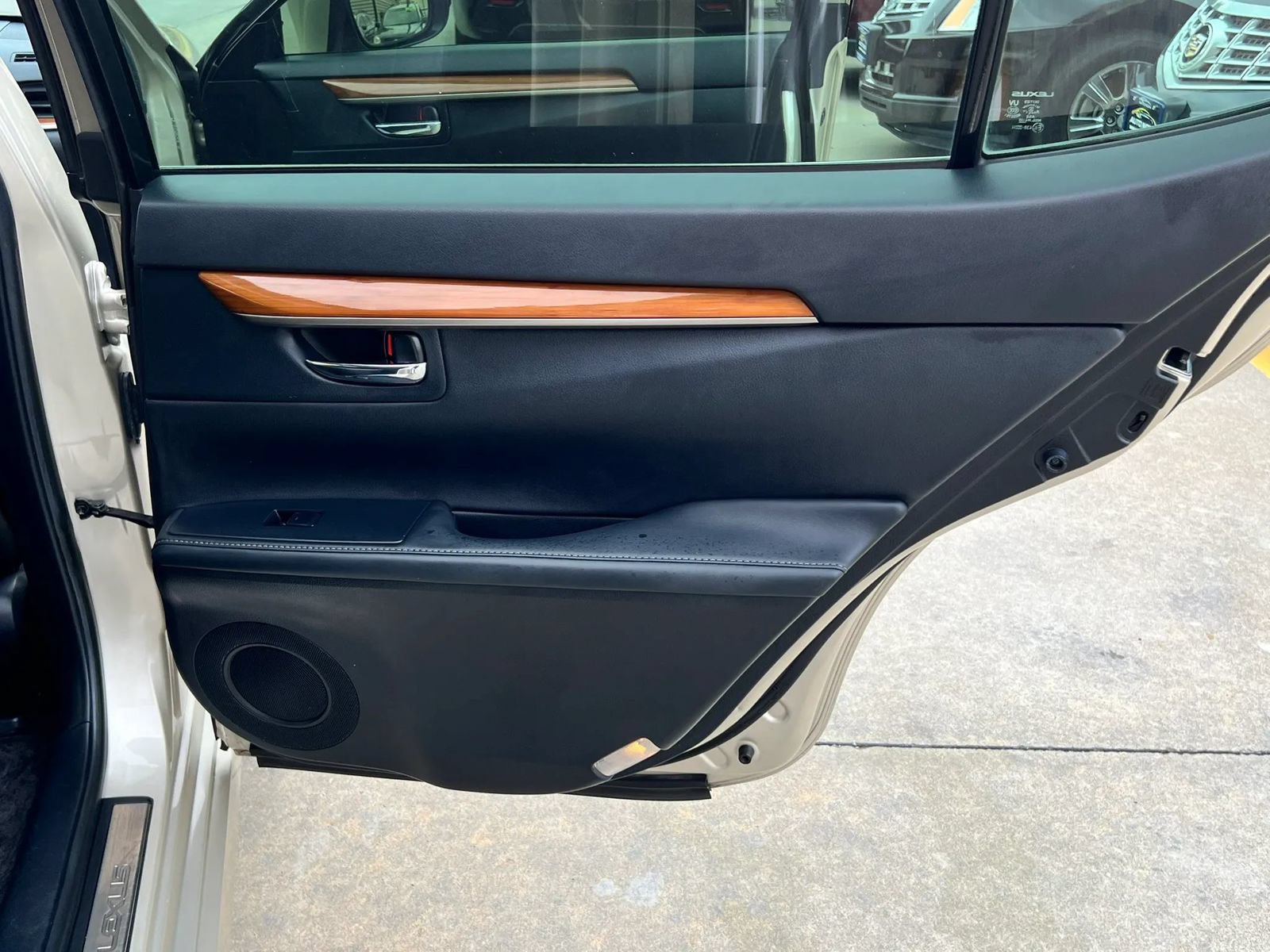 Used 2013 Lexus ES 300h w/ Luxury Pkg FWD image 32