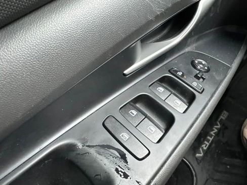 Used 2024 Hyundai Elantra SEL FWD image 17