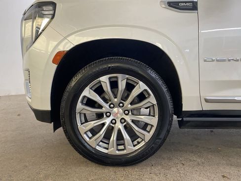 Used 2021 GMC Yukon Denali w/ Denali Premium Package image 11