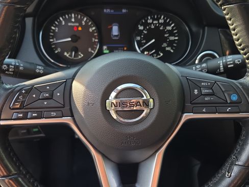 Used 2019 Nissan Rogue SV w/ Premium Package FWD image 24