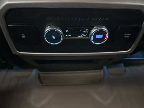 Used 2023 Ford Expedition Max XLT image 24