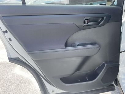 Used 2023 Toyota Highlander LE