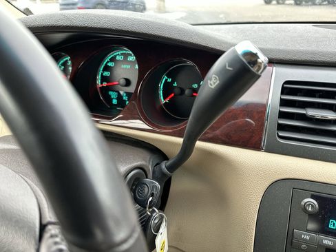Used 2009 Buick Lucerne CXL image 18