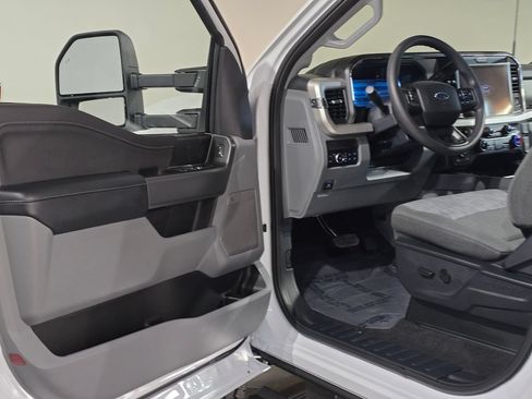 New 2026 Ford F250 XLT w/ XLT Premium Package AWD/4WD image 19