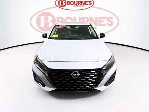 Used 2023 Nissan Altima 2.5 SR w/ SR Premium Package image 6
