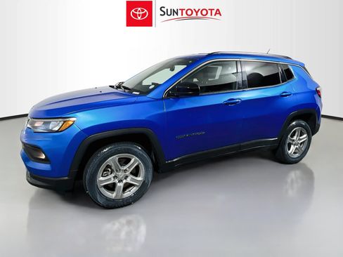 Used 2024 Jeep Compass Latitude w/ Altitude Special Edition AWD/4WD image 9