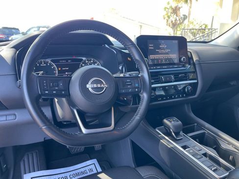 Used 2022 Nissan Pathfinder SV image 13