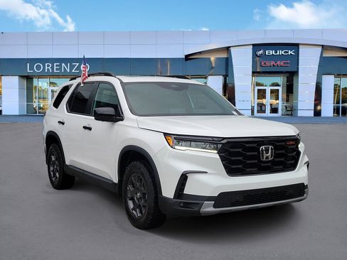 Used 2024 Honda Pilot TrailSport image 3