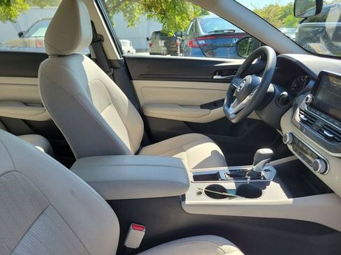 Used 2025 Nissan Altima 2.5 SV image 31