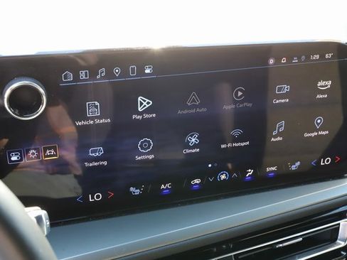 Used 2025 Chevrolet Traverse LT image 31