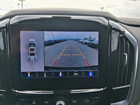 Used 2022 Chevrolet Traverse RS FWD image 11