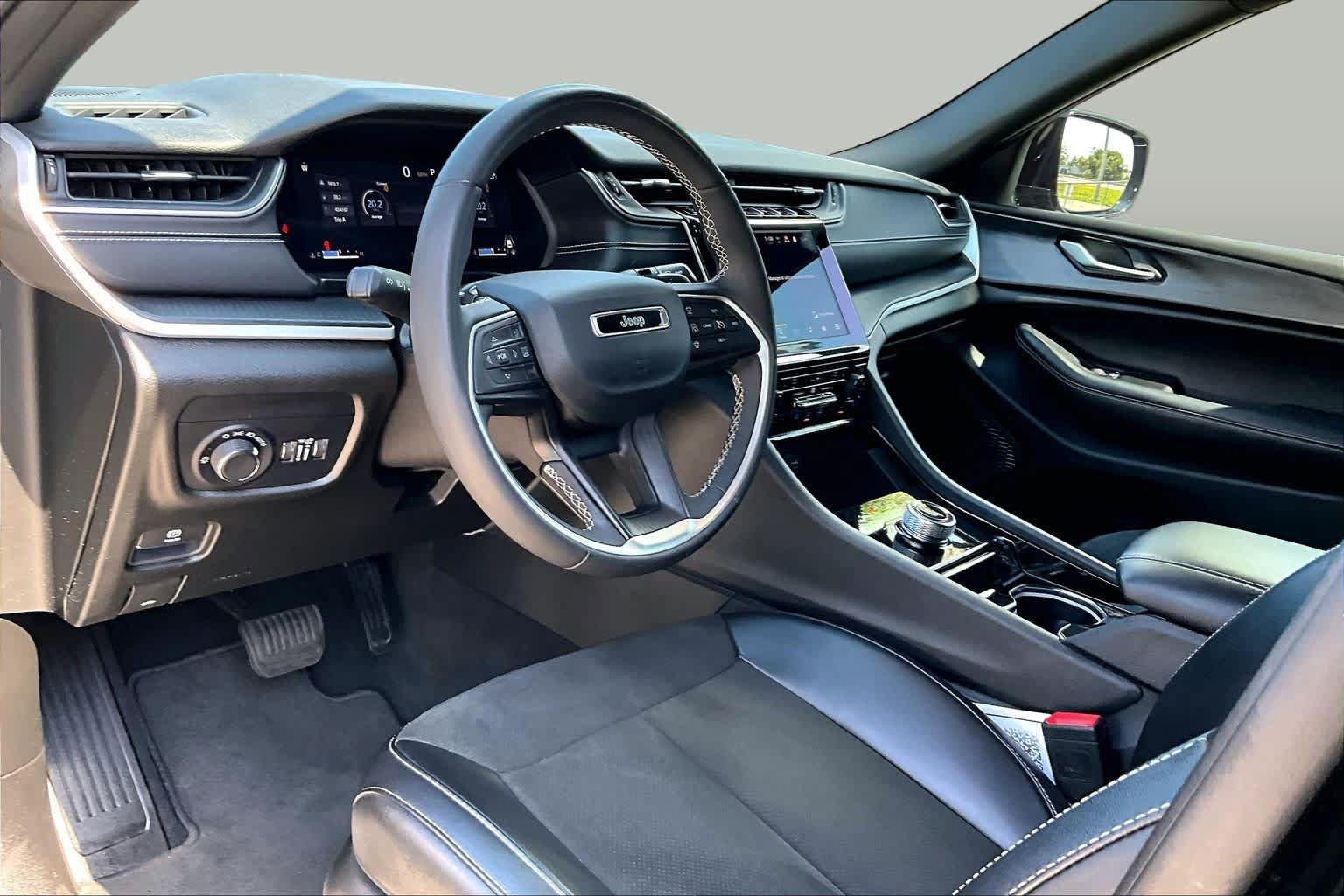 Used 2023 Jeep Grand Cherokee L Laredo AWD/4WD image 18