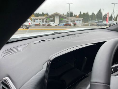 Used 2025 Chevrolet Equinox LT image 34