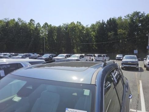 Used 2025 Chevrolet Traverse High Country AWD/4WD image 2