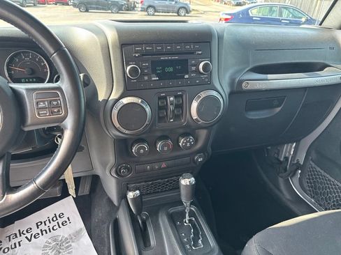 Used 2018 Jeep Wrangler Unlimited Sport S AWD/4WD image 15