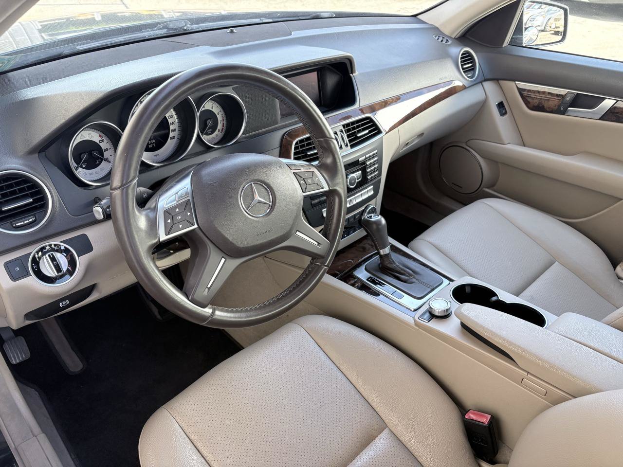 Used 2013 Mercedes-Benz C 250 Sedan image 2