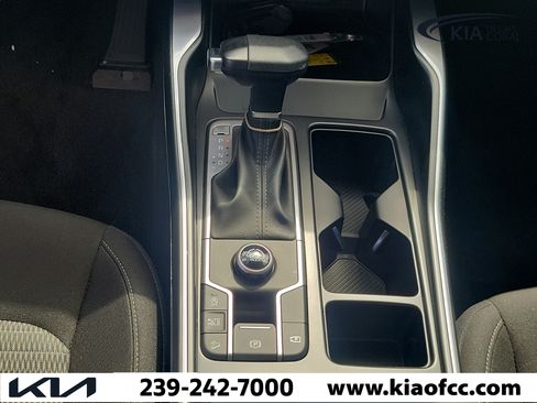 Certified 2025 Kia Sorento LX FWD image 19