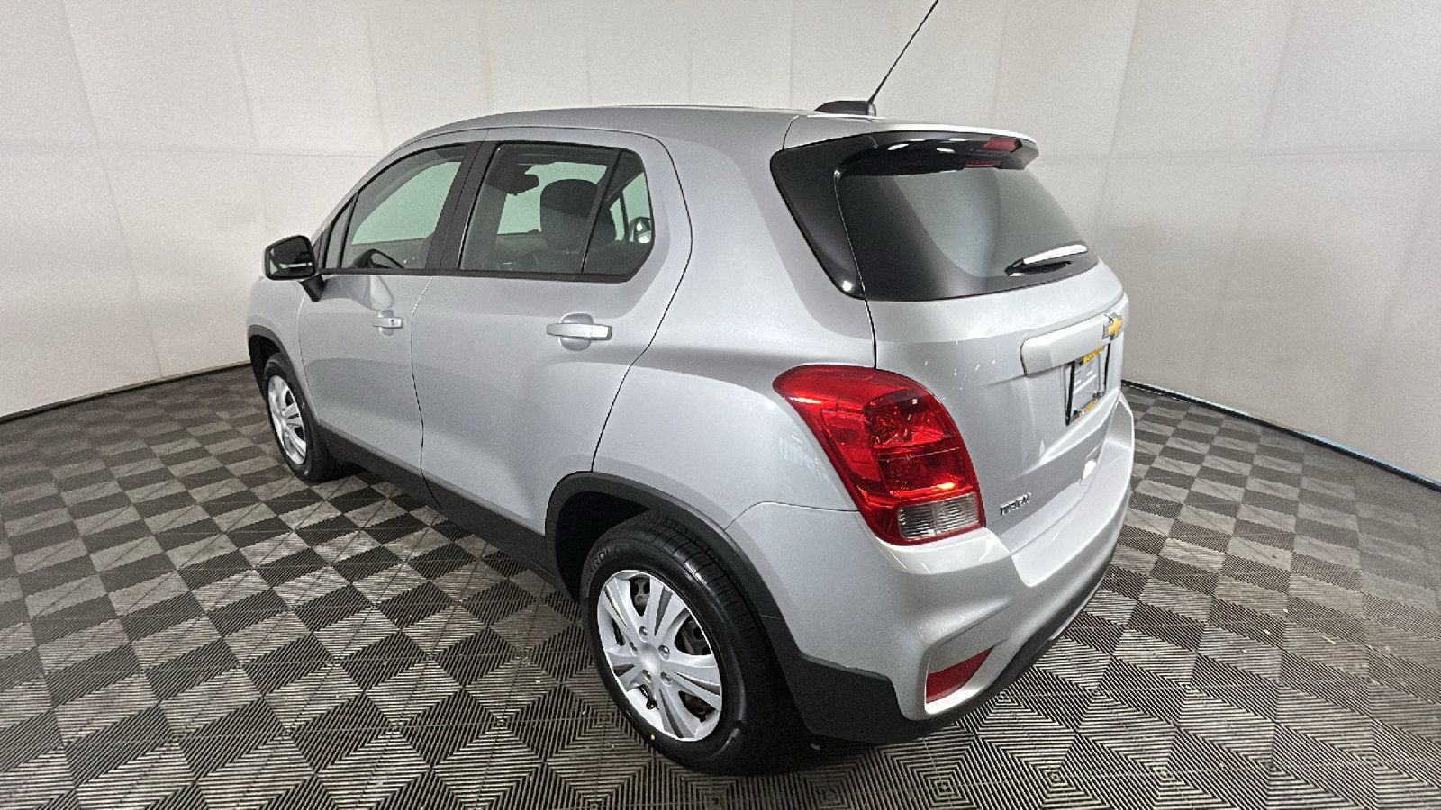 Used 2018 Chevrolet Trax LS FWD image 5