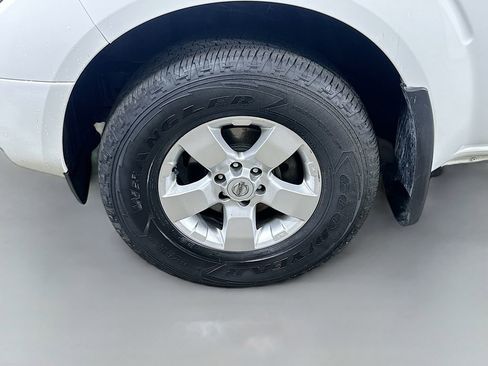 Used 2012 Nissan Frontier SV AWD/4WD image 8