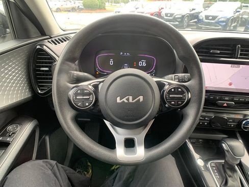 Used 2023 Kia Soul S FWD image 15