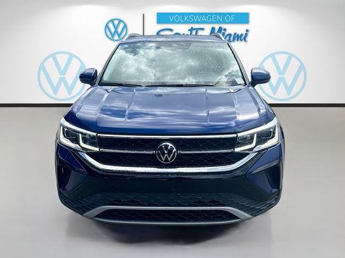 Certified 2022 Volkswagen Taos SEL w/ Panoramic Sunroof Package AWD/4WD image 2