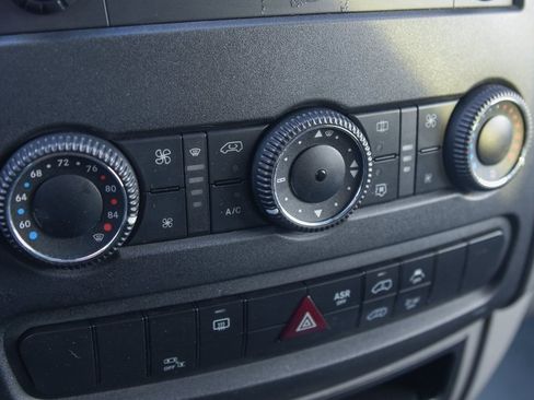 Used 2016 Mercedes-Benz Sprinter 2500 image 17