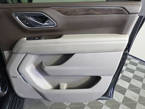 Used 2021 Chevrolet Suburban LT AWD/4WD image 34