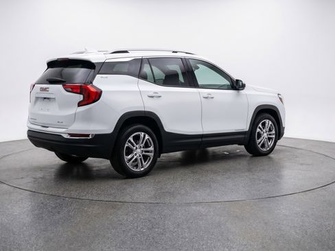 Used 2024 GMC Terrain SLE FWD image 9