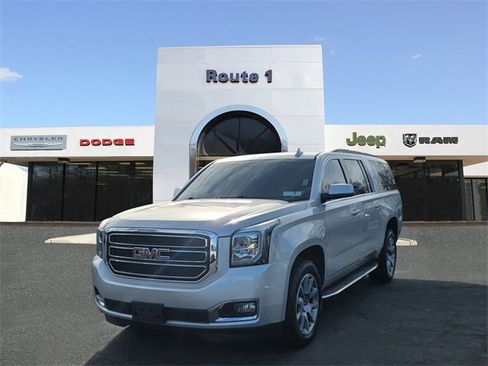 Used 2017 GMC Yukon XL SLT image 2