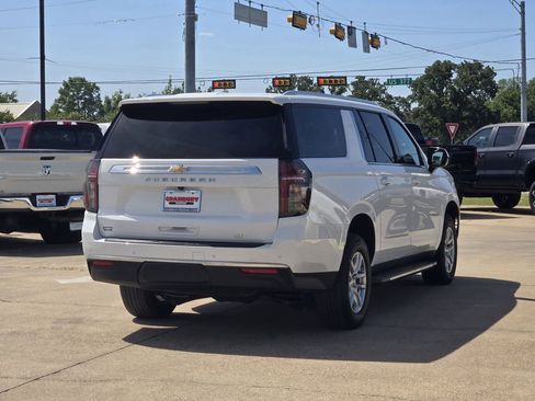 Used 2023 Chevrolet Suburban LT image 5