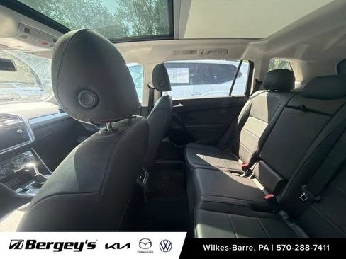 Used 2018 Volkswagen Tiguan SEL AWD/4WD image 12