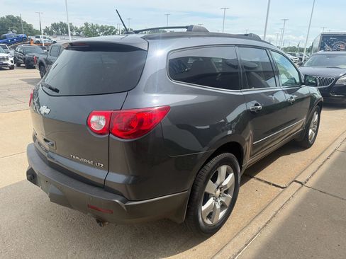 Used 2009 Chevrolet Traverse LTZ AWD/4WD image 6