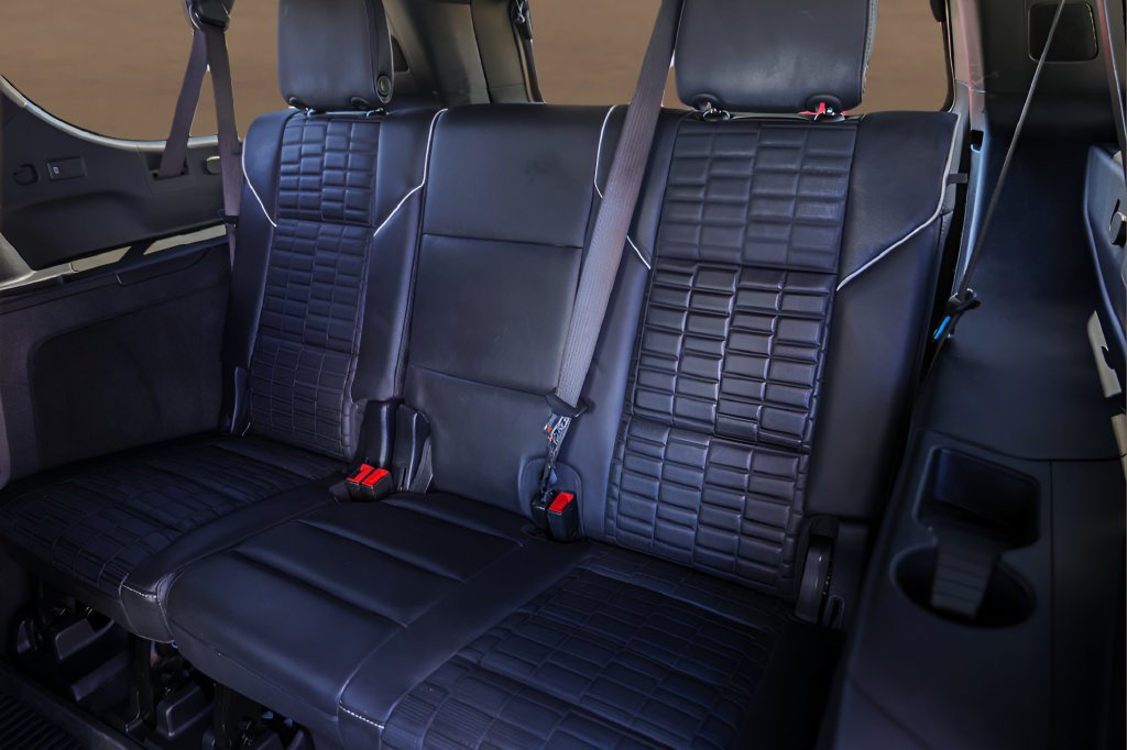 Used 2025 Cadillac Escalade ESV Premium Luxury Platinum w/ LPO, Radiant Package RWD image 25