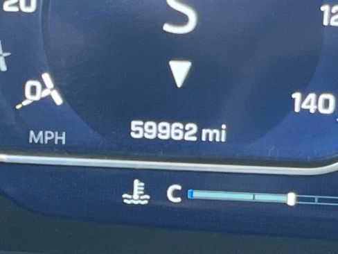 Used 2024 Chevrolet Suburban LT image 40