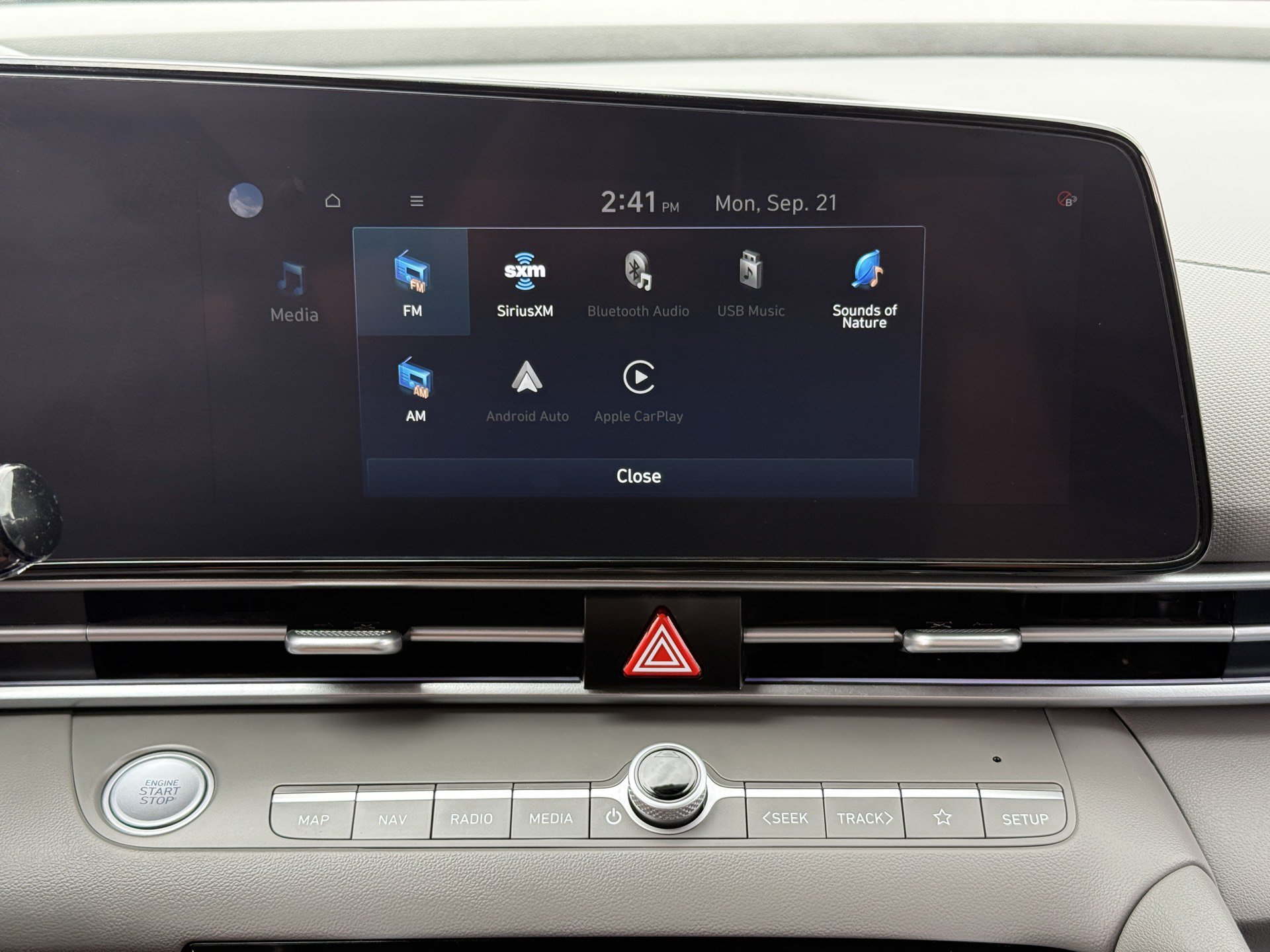 Used 2025 Hyundai Elantra SEL FWD image 17