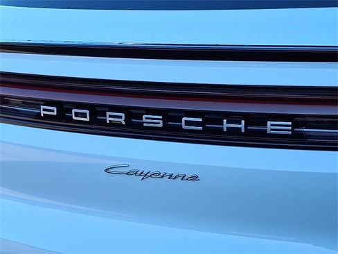 Certified 2025 Porsche Cayenne Coupe image 34