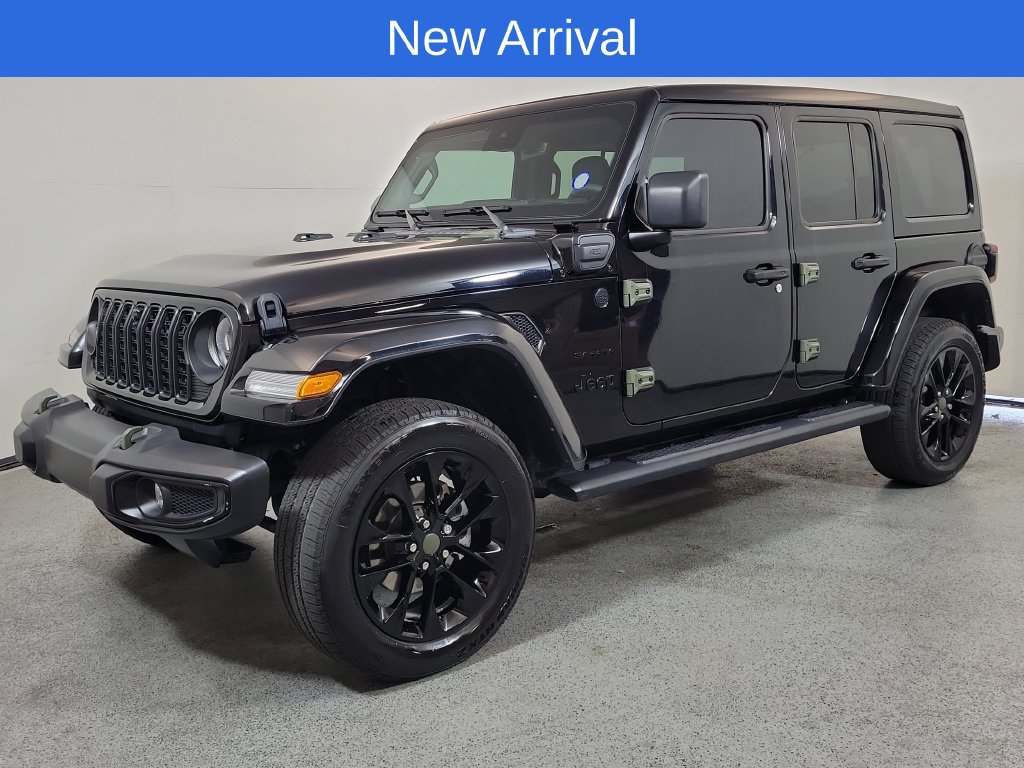 Used 2024 Jeep Wrangler Unlimited Sahara w/ Technology Group AWD/4WD image 3