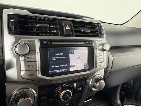 Used 2015 Toyota 4Runner SR5 AWD/4WD image 22