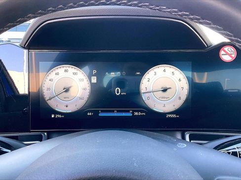 Used 2025 Hyundai Elantra SEL image 18