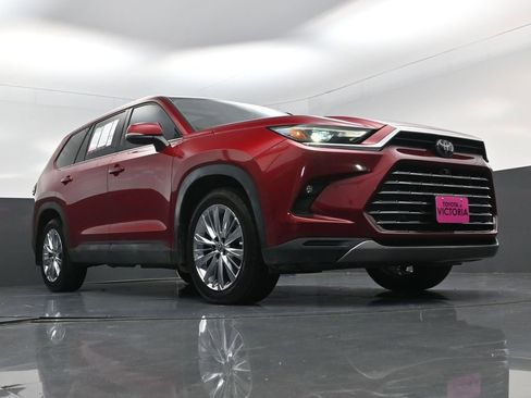 Used 2024 Toyota Grand Highlander AWD image 27