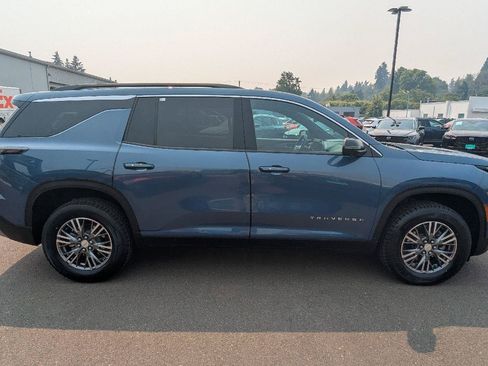 Used 2024 Chevrolet Traverse LT w/ Enhanced Driving Package FWD image 7